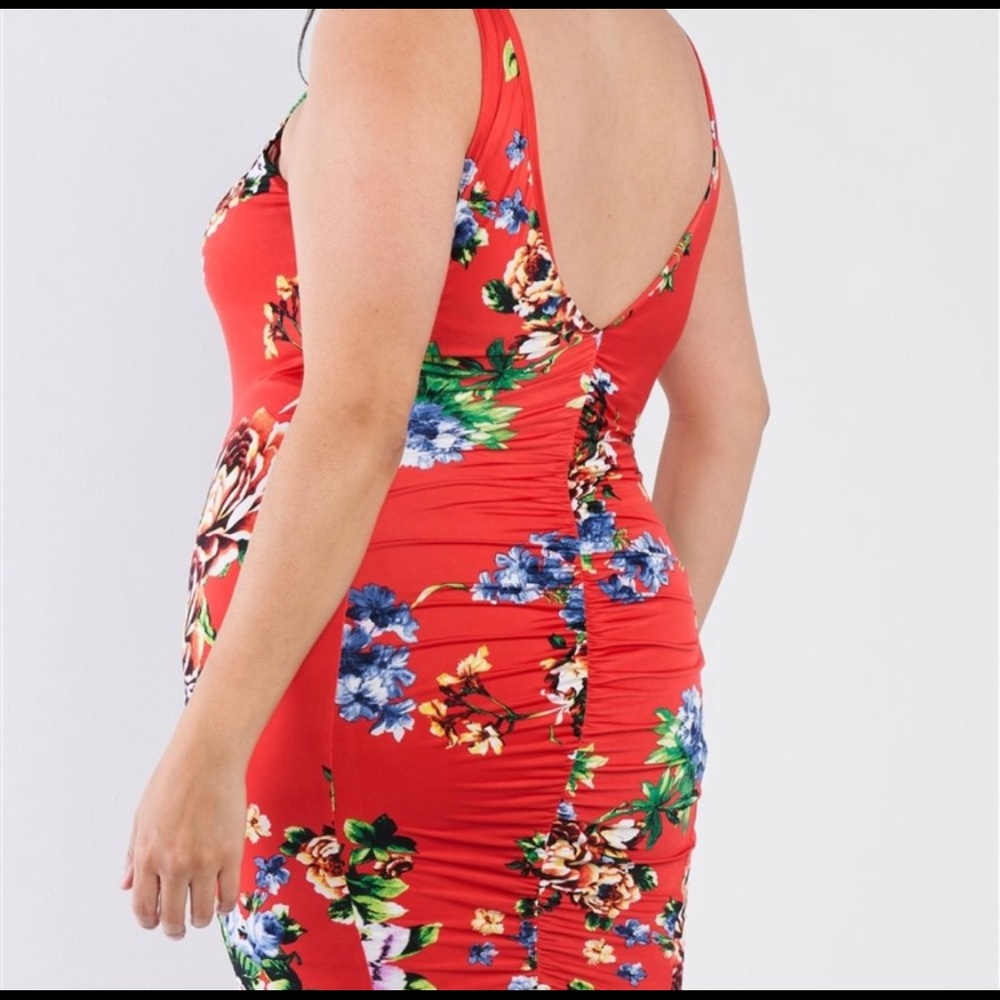 NWT JR PLUS SZ  FLORAL PRINT RUCHED BACK BODYCON MINI 👗